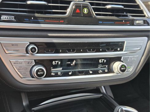 Used 2022 BMW 750i xDrive AWD/4WD image 26