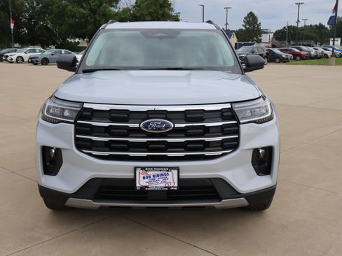 New 2026 Ford Explorer Active w/ Active Comfort Package AWD/4WD image 2