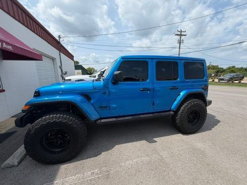 Used 2025 Jeep Wrangler Unlimited Sahara w/ Safety Group AWD/4WD image 4