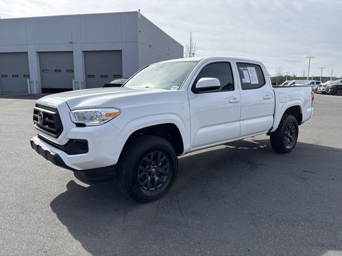 Used 2023 Toyota Tacoma SR image 5