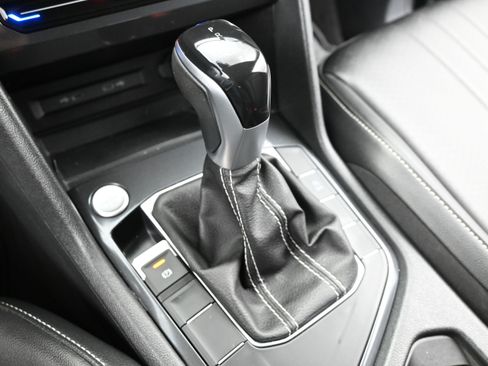 Used 2023 Volkswagen Tiguan SE FWD image 18