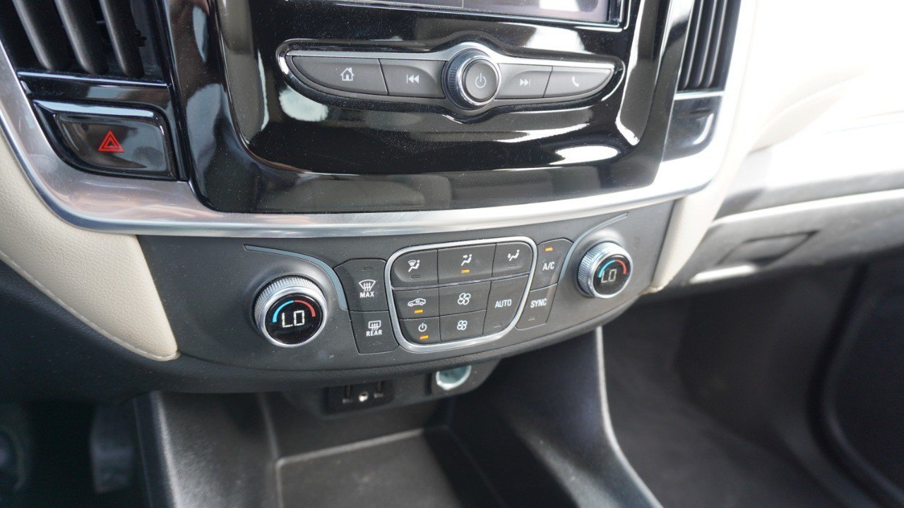 Used 2022 Chevrolet Traverse LS FWD image 15