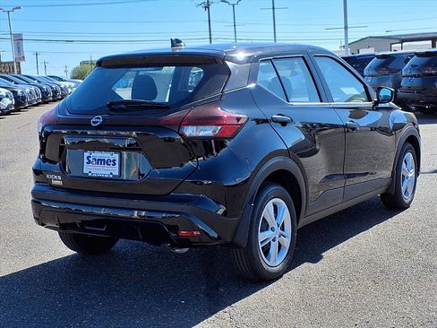 New 2025 Nissan Kicks Play S image 7
