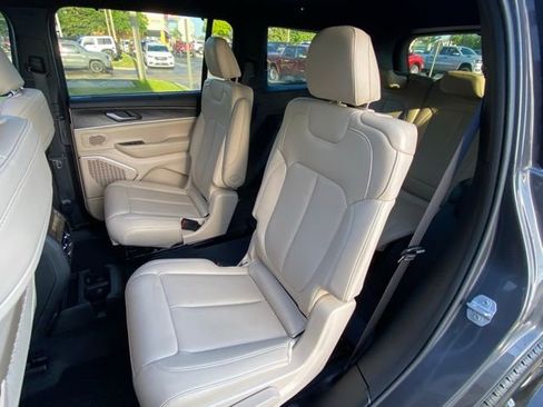 Used 2025 Jeep Grand Cherokee L Limited w/ Luxury Tech Group II AWD/4WD image 26