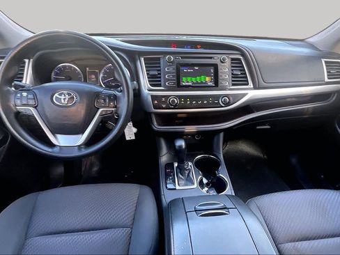 Used 2019 Toyota Highlander LE FWD image 15