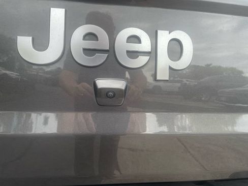 Used 2021 Jeep Gladiator Overland AWD/4WD image 23