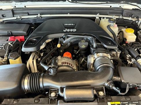 Used 2018 Jeep Wrangler Unlimited Rubicon image 28