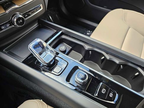 New 2026 Volvo XC60 B5 Plus w/ Protection Package Premier image 29