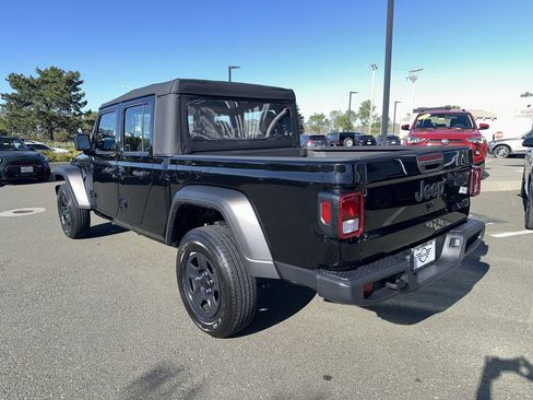 Used 2023 Jeep Gladiator Sport image 3