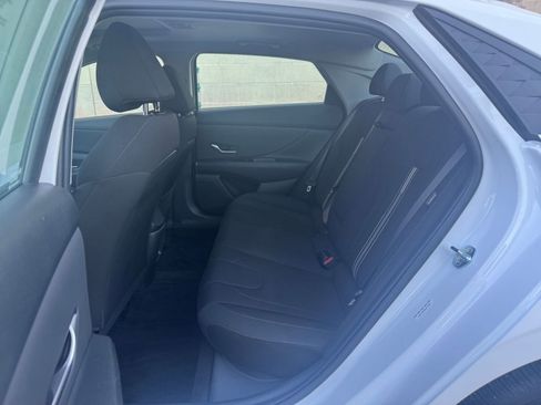 Used 2025 Hyundai Elantra SEL image 25