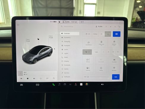 Used 2018 Tesla Model 3 Long Range image 17
