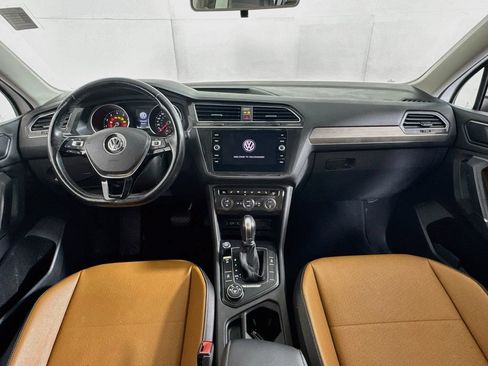 Used 2018 Volkswagen Tiguan SE AWD/4WD image 28