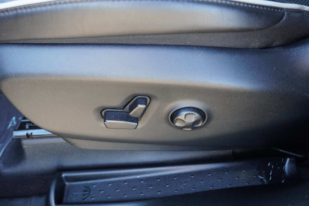 Used 2024 Chrysler Pacifica Premium FWD image 28