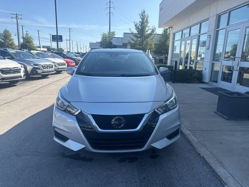 Used 2020 Nissan Versa SV FWD image 8