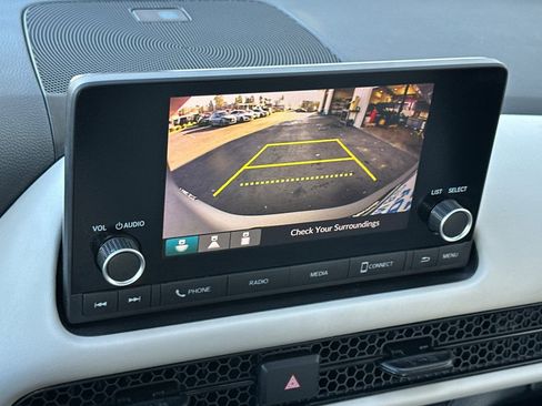 Used 2025 Honda HR-V LX image 17