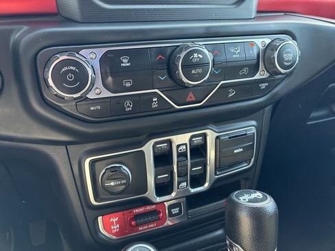 Used 2018 Jeep Wrangler Unlimited Rubicon AWD/4WD image 35