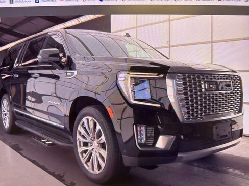 Used 2024 GMC Yukon XL Denali w/ Advanced Technology Package AWD/4WD image 3