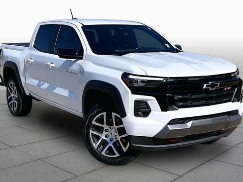 Used 2024 Chevrolet Colorado Z71 w/ Z71 Convenience Package 2 AWD/4WD image 3
