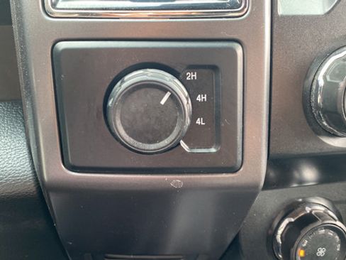 Used 2020 Ford F150 XLT w/ Equipment Group 302A Luxury AWD/4WD image 19