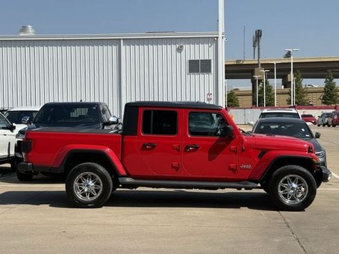 Used 2020 Jeep Gladiator Overland AWD/4WD image 3