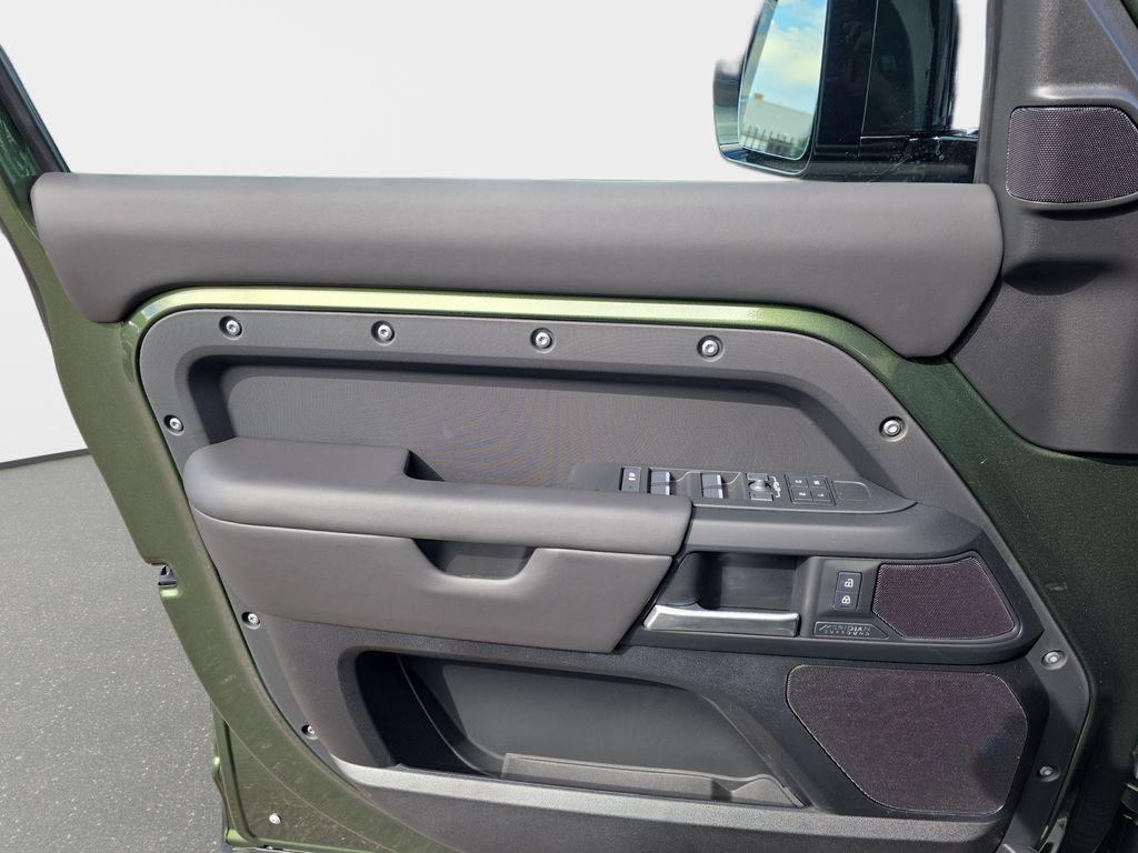 New 2026 Land Rover Defender 110 X-Dynamic SE AWD/4WD image 19