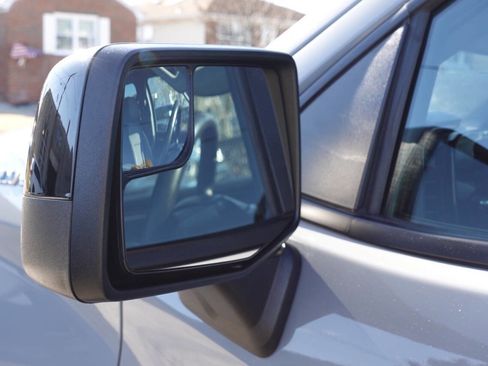 Used 2024 Chevrolet Silverado 1500 LT image 11