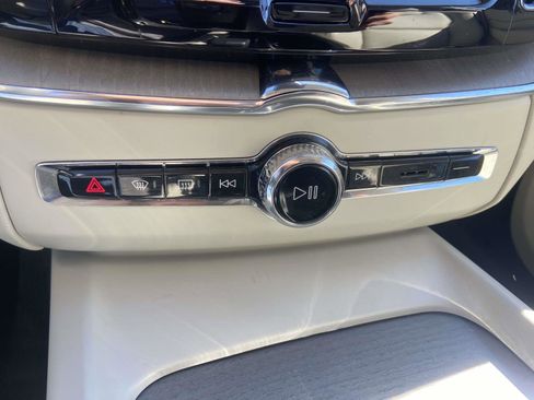 Certified 2023 Volvo XC60 B5 Plus w/ Climate Package image 28