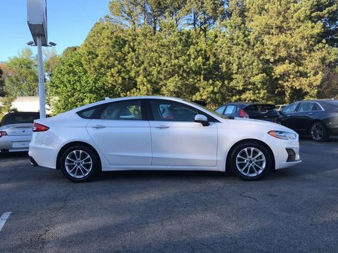 Used 2020 Ford Fusion SE image 2