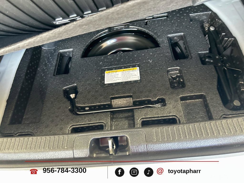 Used 2024 Toyota Camry SE AWD/4WD image 27