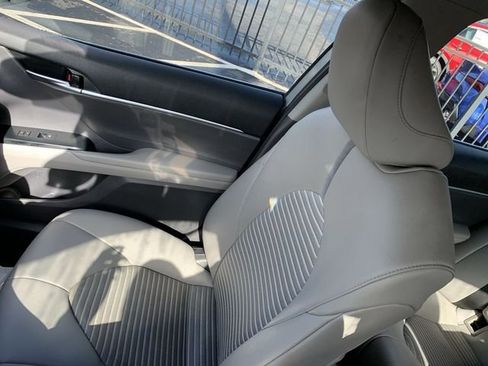 Certified 2020 Toyota Camry SE image 29