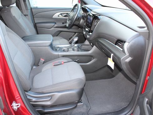 Used 2023 Chevrolet Traverse LT image 17
