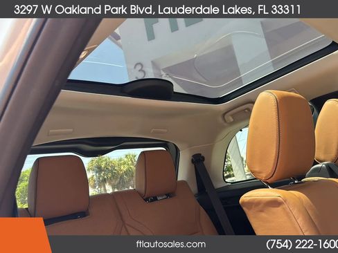 Used 2017 Land Rover Discovery HSE AWD/4WD image 43