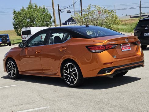 Used 2025 Nissan Sentra SR w/ SR Premium Package FWD image 6