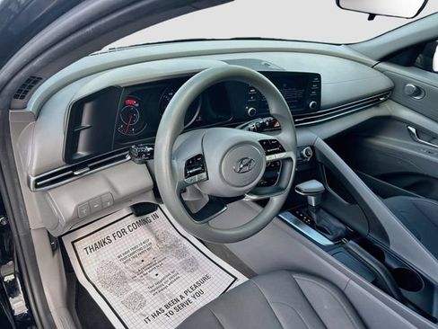 Used 2022 Hyundai Elantra SEL FWD image 13