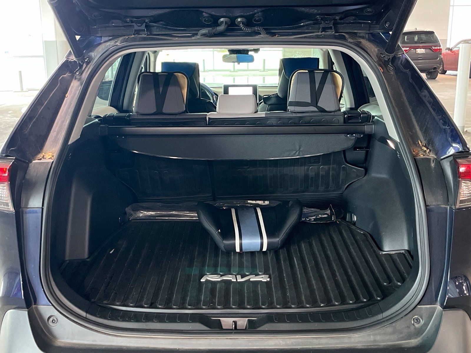 Used 2023 Toyota RAV4 XLE w/ Convenience Package AWD/4WD image 10
