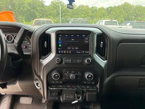 Used 2022 Chevrolet Silverado 2500 LTZ w/ LTZ Convenience Package AWD/4WD image 10