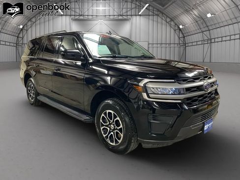 Used 2024 Ford Expedition Max XLT image 3