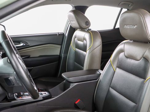 Used 2025 Chevrolet Trax ACTIV w/ Driver Confidence Package image 23