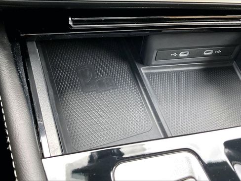 Used 2024 Volkswagen Atlas Cross Sport SE FWD image 33
