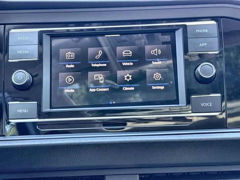 Used 2023 Volkswagen Jetta SE w/ Panoramic Sunroof Package FWD image 17