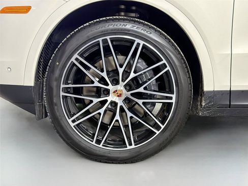 Certified 2026 Porsche Cayenne Coupe AWD/4WD image 11