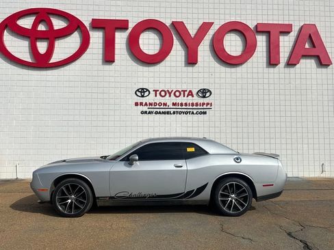 Used 2020 Dodge Challenger SXT image 2