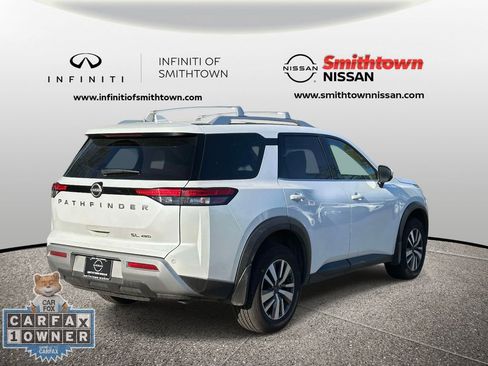 Used 2025 Nissan Pathfinder SL AWD/4WD image 10
