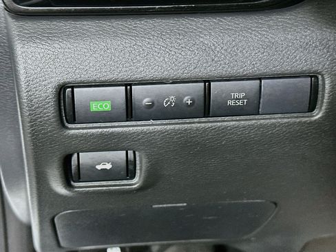 Used 2025 Nissan Sentra SV FWD image 17
