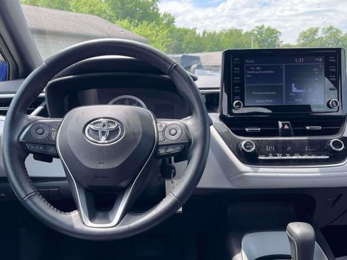 Used 2022 Toyota Corolla SE FWD image 2