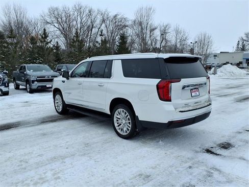 Used 2024 GMC Yukon XL SLT w/ SLT Premium Package image 6