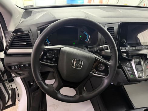 Used 2023 Honda Odyssey Touring image 9