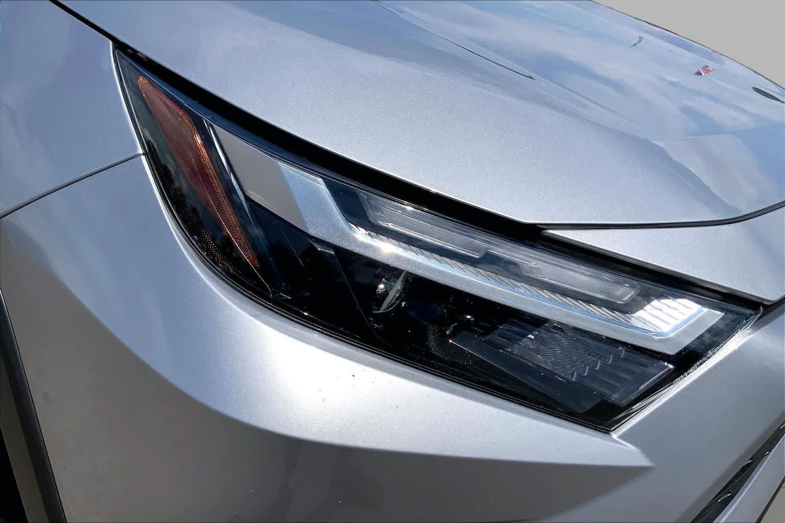 Used 2025 Toyota RAV4 XLE FWD image 28