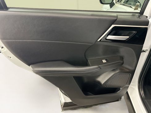 Used 2024 Mitsubishi Outlander SE image 27