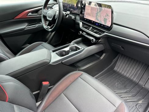 Used 2025 Chevrolet Equinox EV RS FWD image 15